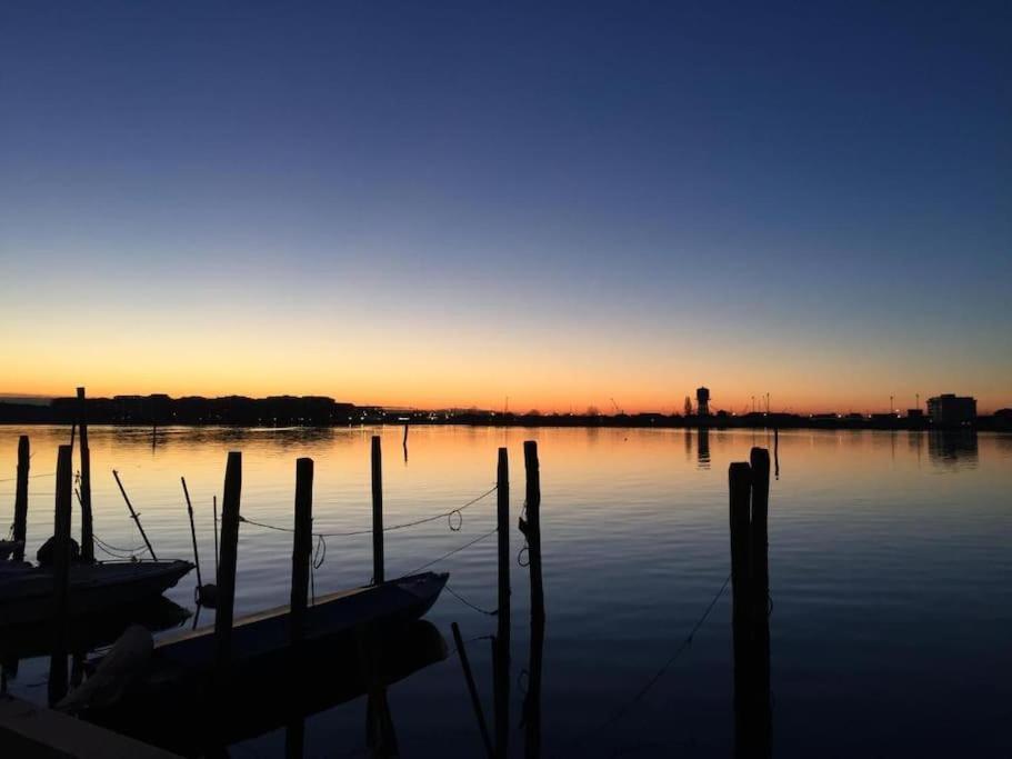 Casa Manuela Non Turisti Ma Ospiti Apartment Chioggia Bagian luar foto