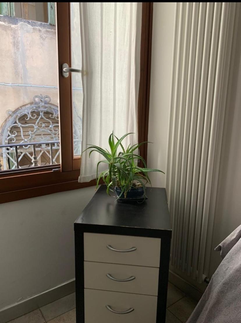 Casa Manuela Non Turisti Ma Ospiti Apartment Chioggia Bagian luar foto