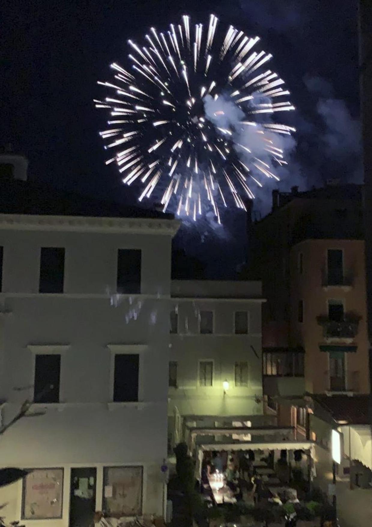 Casa Manuela Non Turisti Ma Ospiti Apartment Chioggia Bagian luar foto