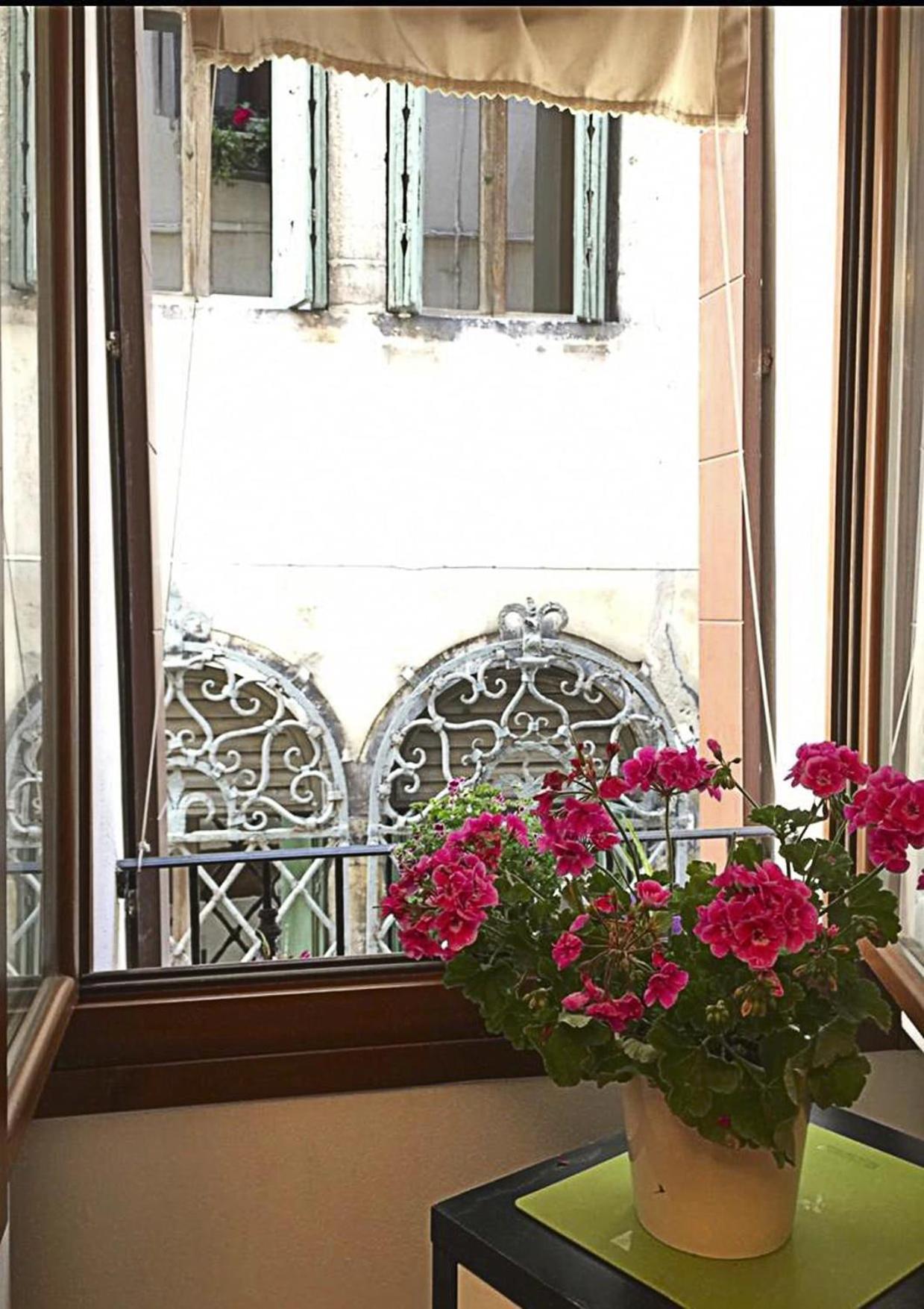 Casa Manuela Non Turisti Ma Ospiti Apartment Chioggia Bagian luar foto
