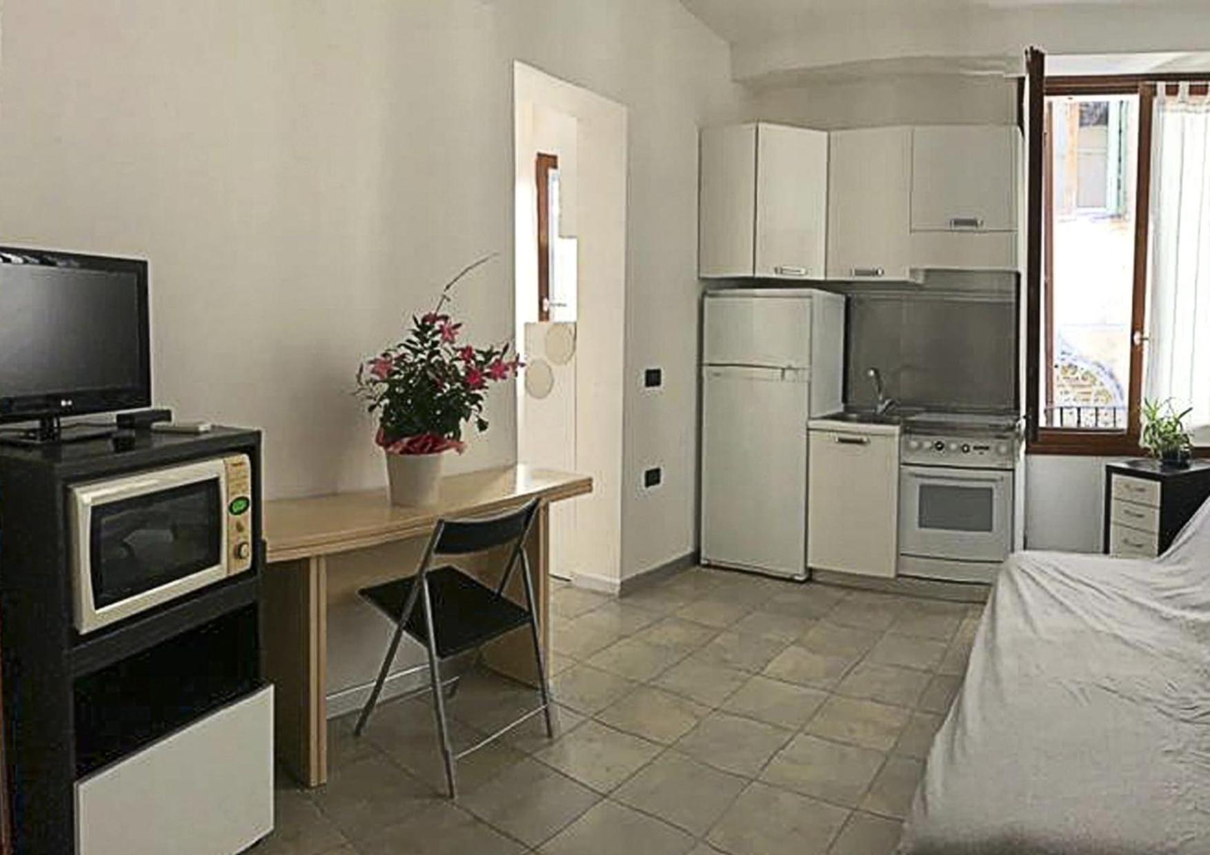 Casa Manuela Non Turisti Ma Ospiti Apartment Chioggia Bagian luar foto